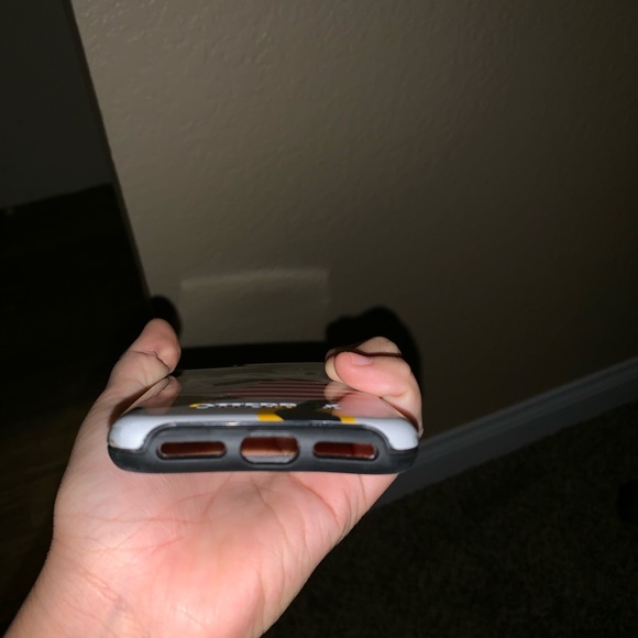 iPhone 8 Otterbox Disney Case - Picture 8 of 8